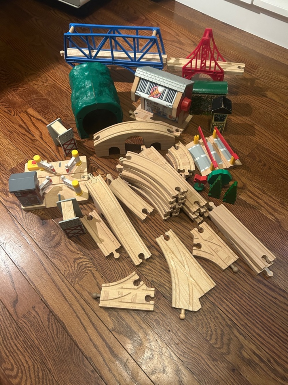 Thomas the Train Wooden Tracks with Bridges, tunnel and other features